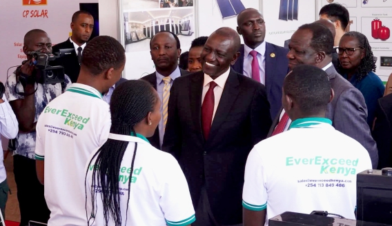 Son Excellence le Président William Ruto défend les solutions énergétiques d'EverExceed à Solar Africa 2025, mettant en lumière l'avenir de l'énergie propre au Kenya