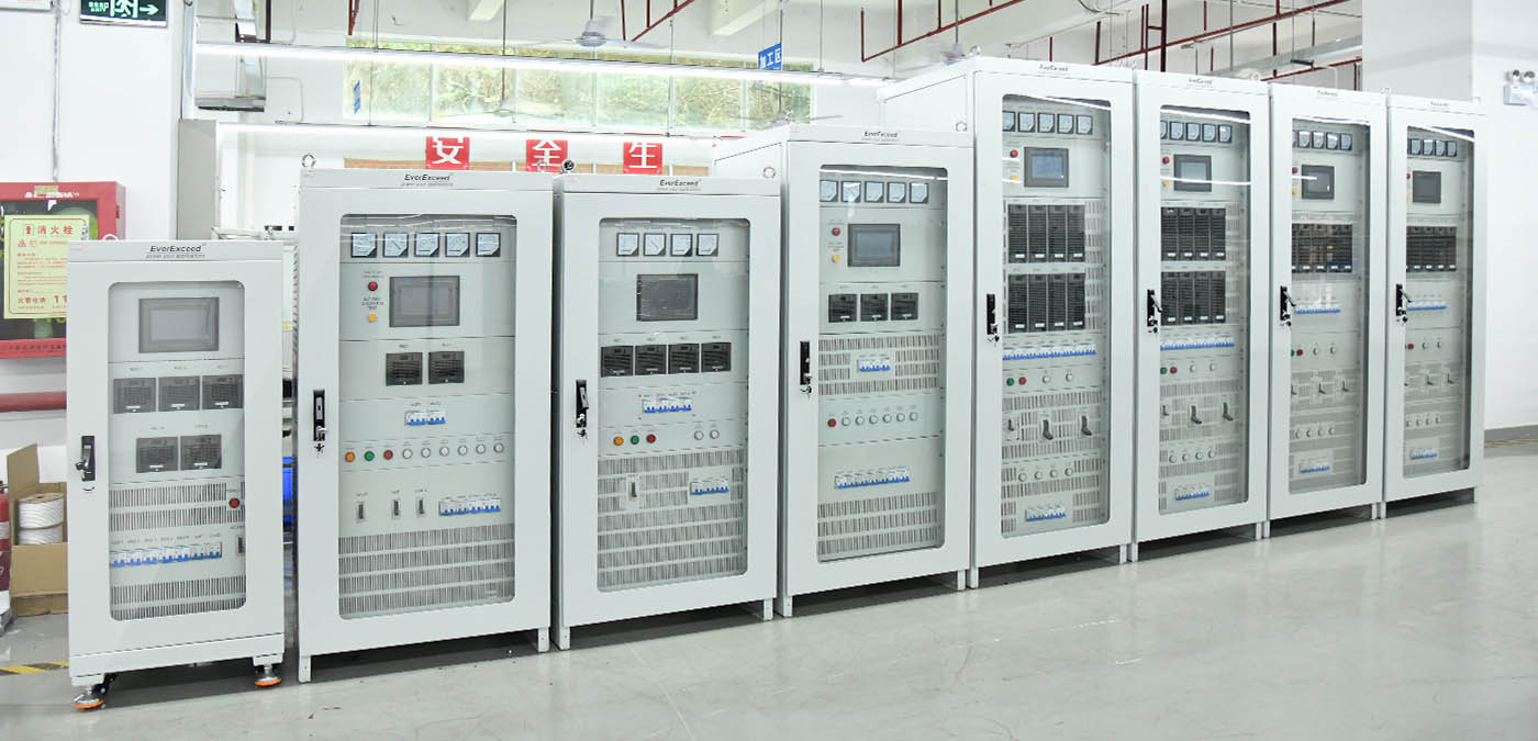 Chargeur CC modulaire série HF 125 V 200 A pour sous-station