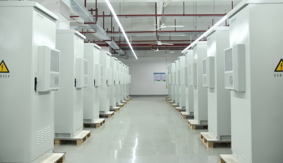 EverExceed Réalisé avec succès Système de stockage d'énergie de batterie au lithium extérieure Production